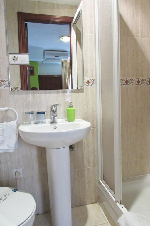 Hostal Nuevas Naciones Granada Exteriör bild